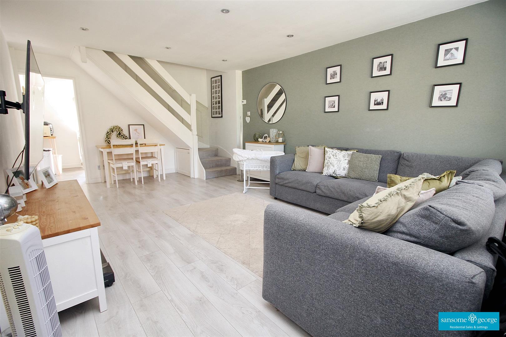 2 bed property in Warbreck Drive, Reading